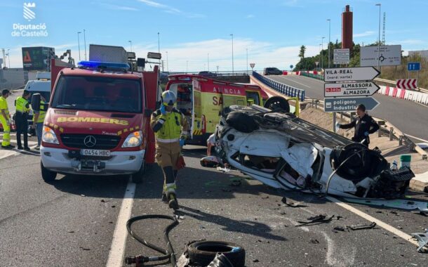 Accident de trànsit a Vila-real amb tres persones ferides i dos mortes