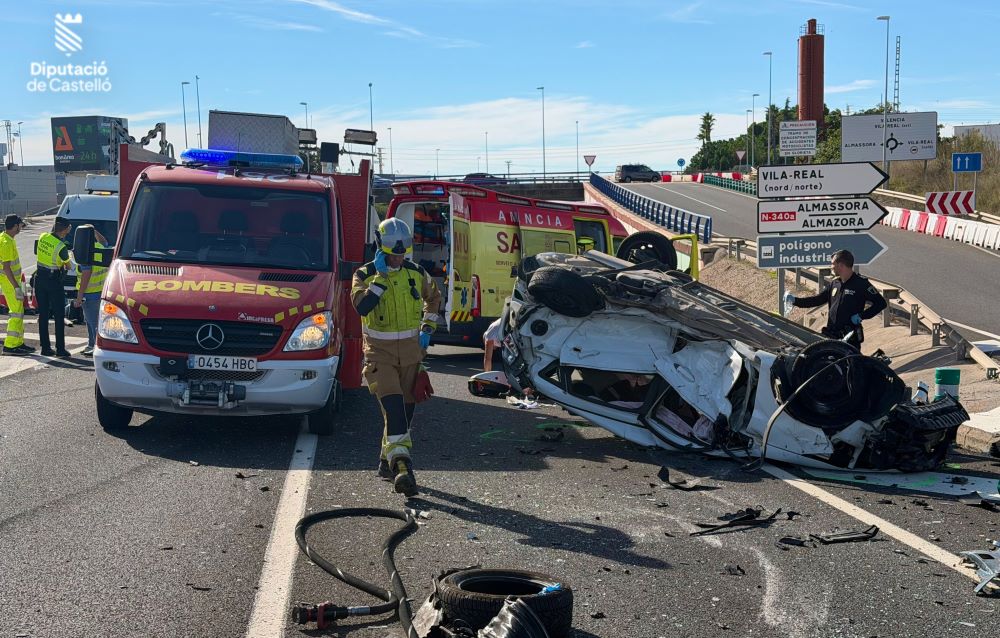 Accident de trànsit a Vila-real amb tres persones ferides i dos mortes