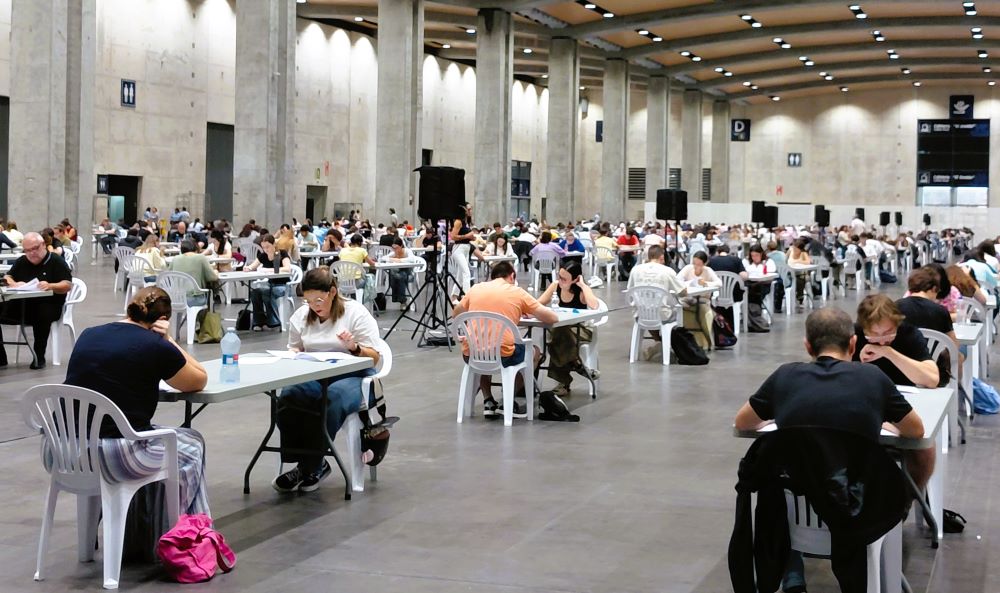Més de 9.600 persones participen en les proves escrites dels nivells B2, C1 i C2 de la JQCV